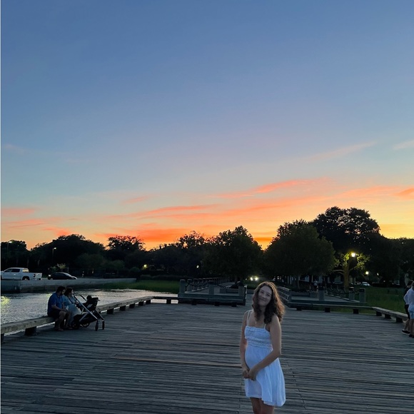 Meet your Posher, Claire - Picture 3 of 3